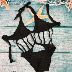 Hollow-out swimsuit